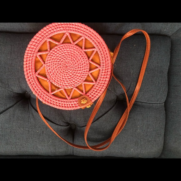 Pink straw cross purse! New! - Picture 4 of 8